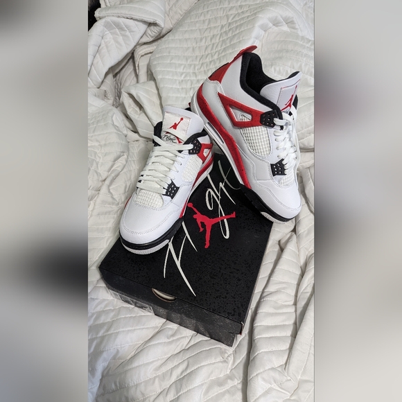 Air Jordan 4 Retro - Picture 3 of 15